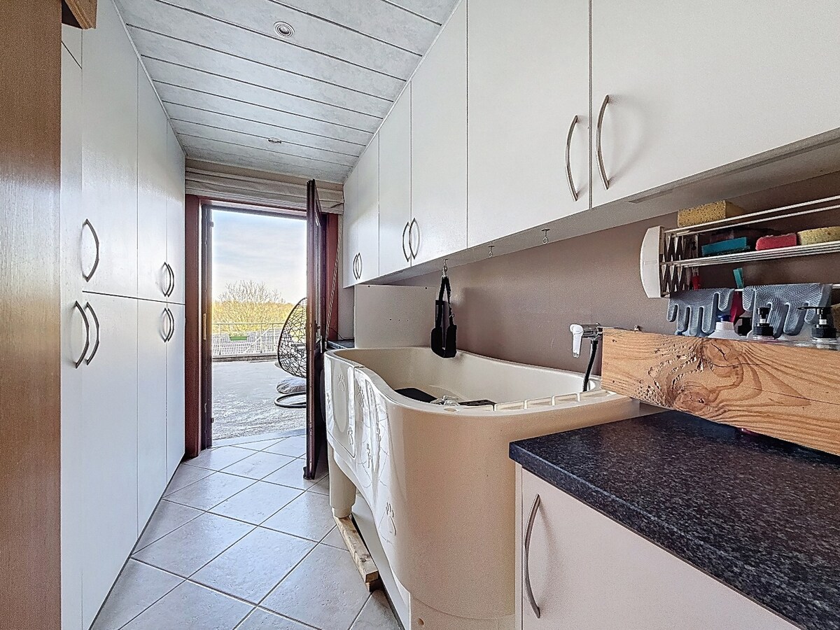 Ruime HOB met veel opslagruimte/garage te Zwalm 