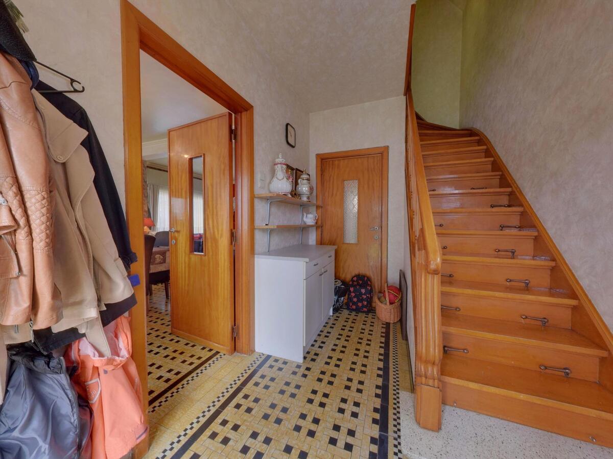 Vrijstaande woning met grote tuin te Jabbeke 