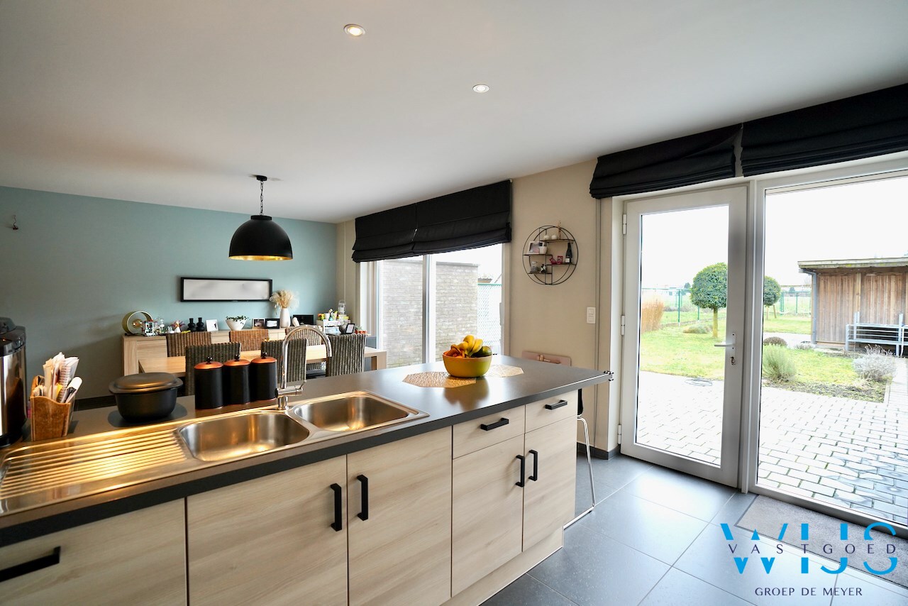 INSTAPKLAAR woonhuis met ZUIDgerichte tuin te Boekhoute ! 