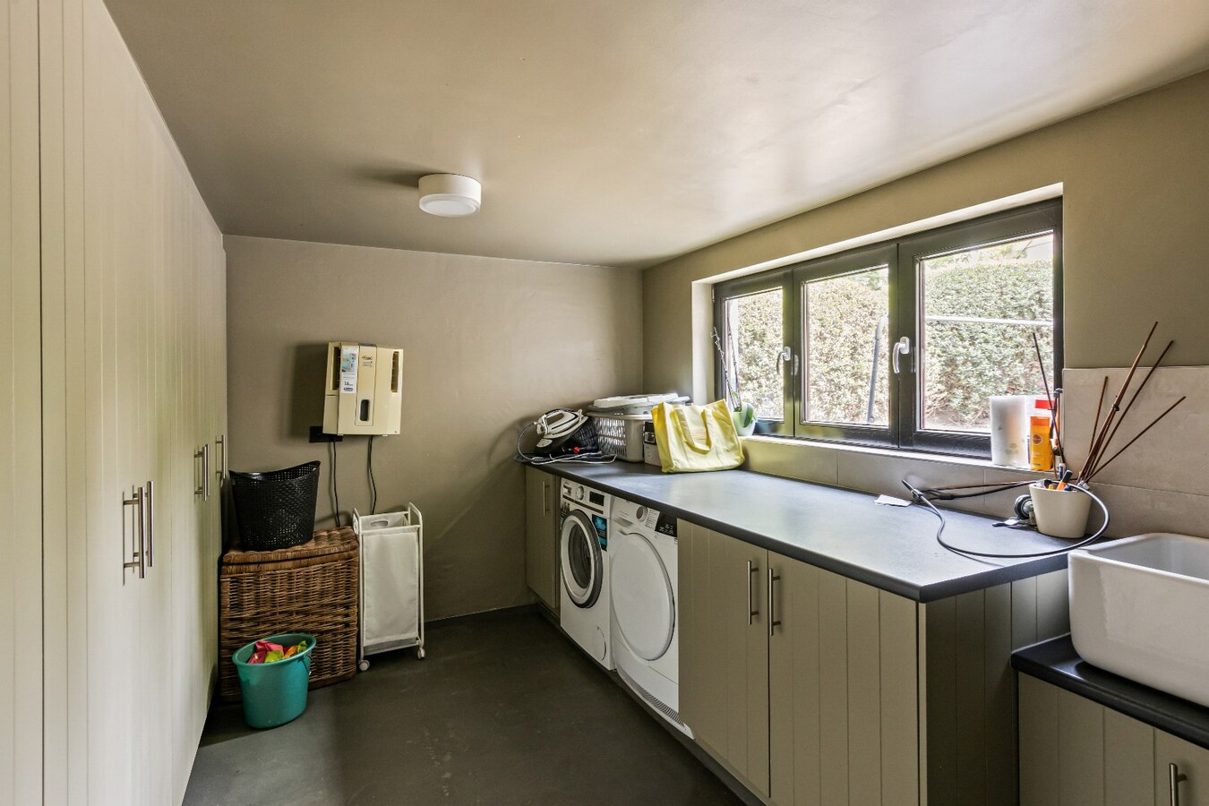 Prachtige landelijke villa met gezinstuin en graslanden op 32.558m² 