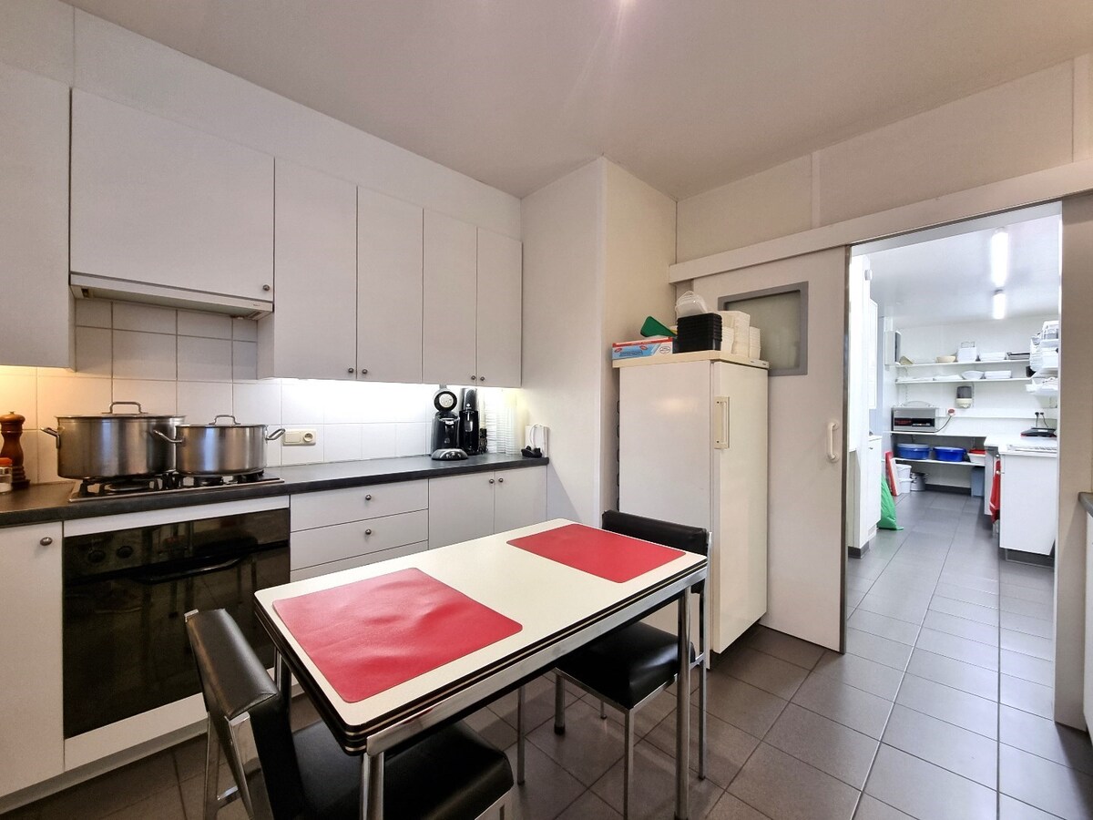 Handelszaak (hoekligging) op absolute topligging in Heist 