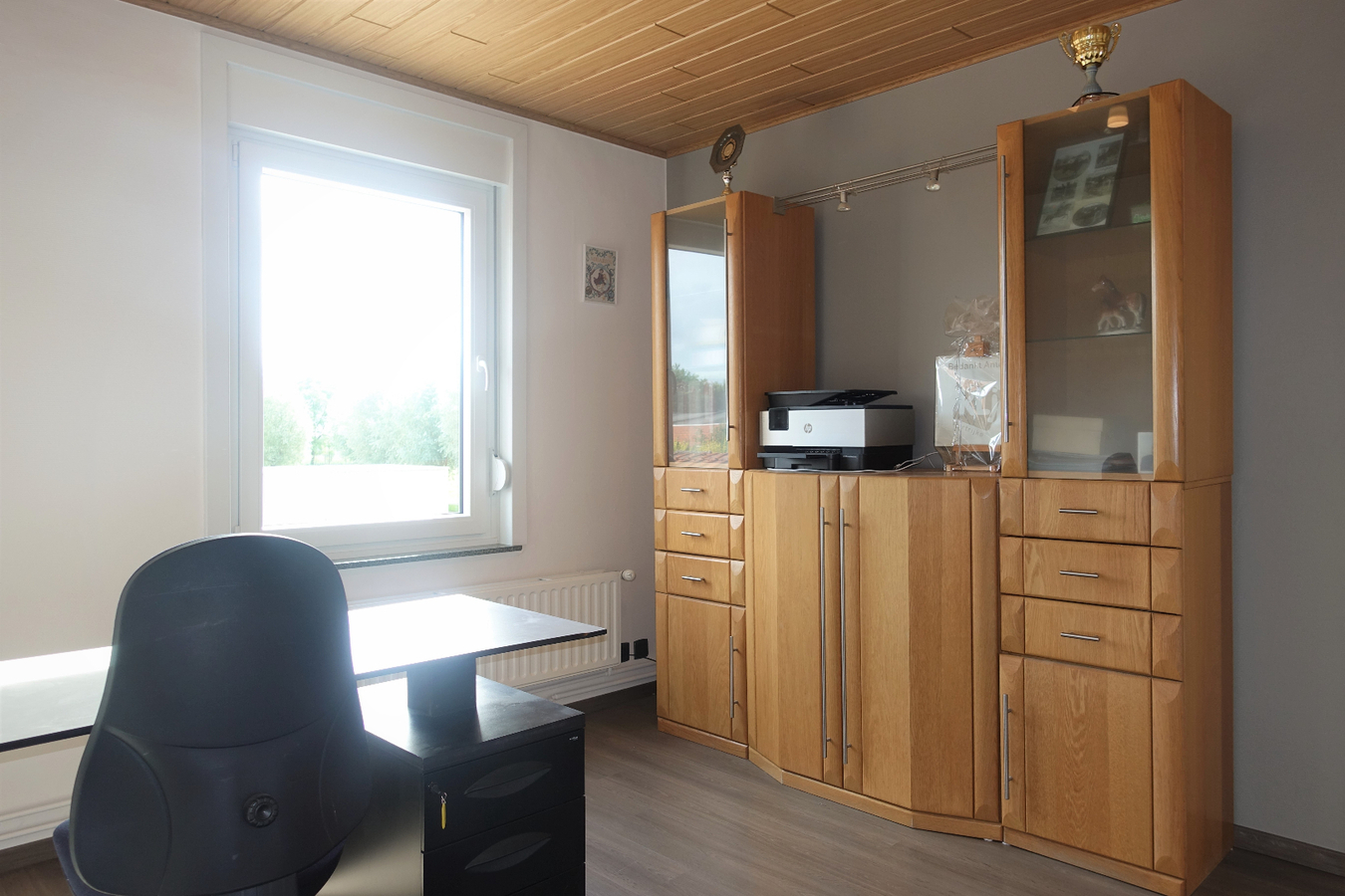 Half-open woning met grote tuin te Aartrijke 