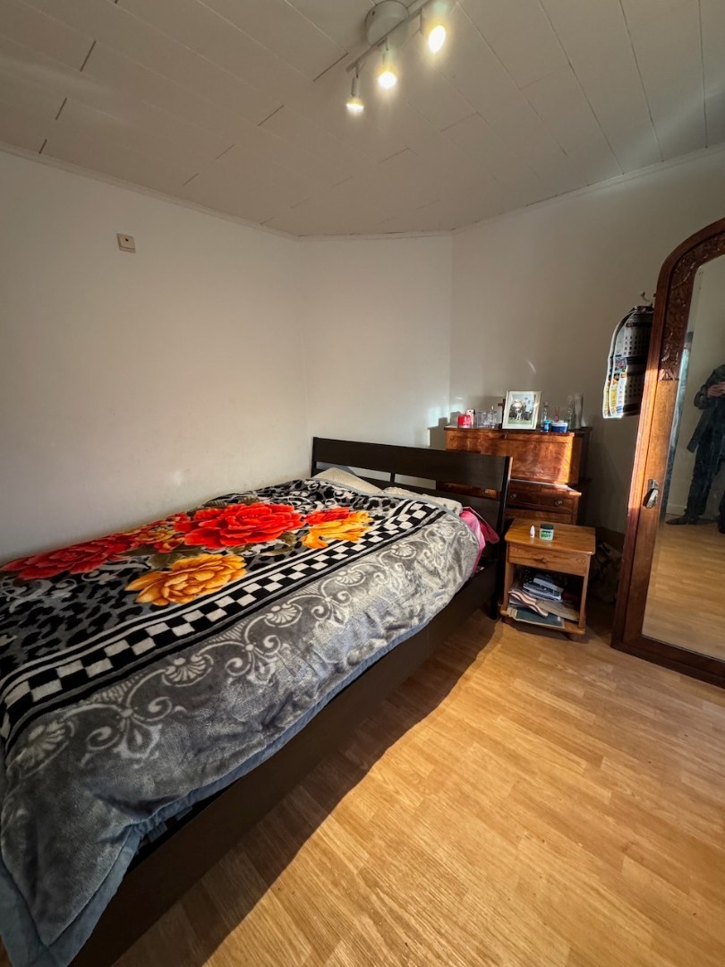 Bel-etage met drie slaapkamers en garage 