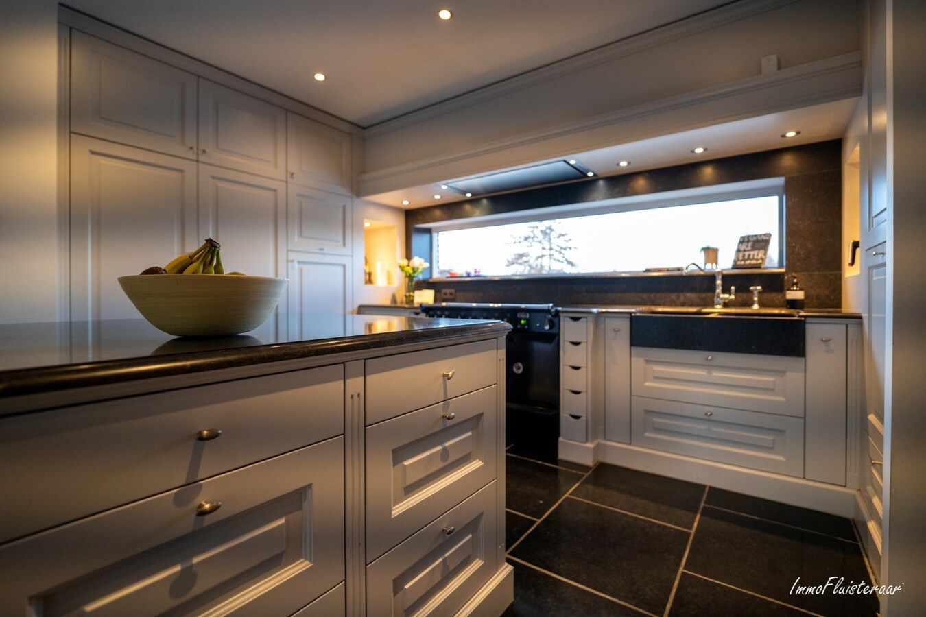 Karakteristieke villa met paardenaccommodatie op ca. 9.680 m2 te Tisselt (Willebroek) 