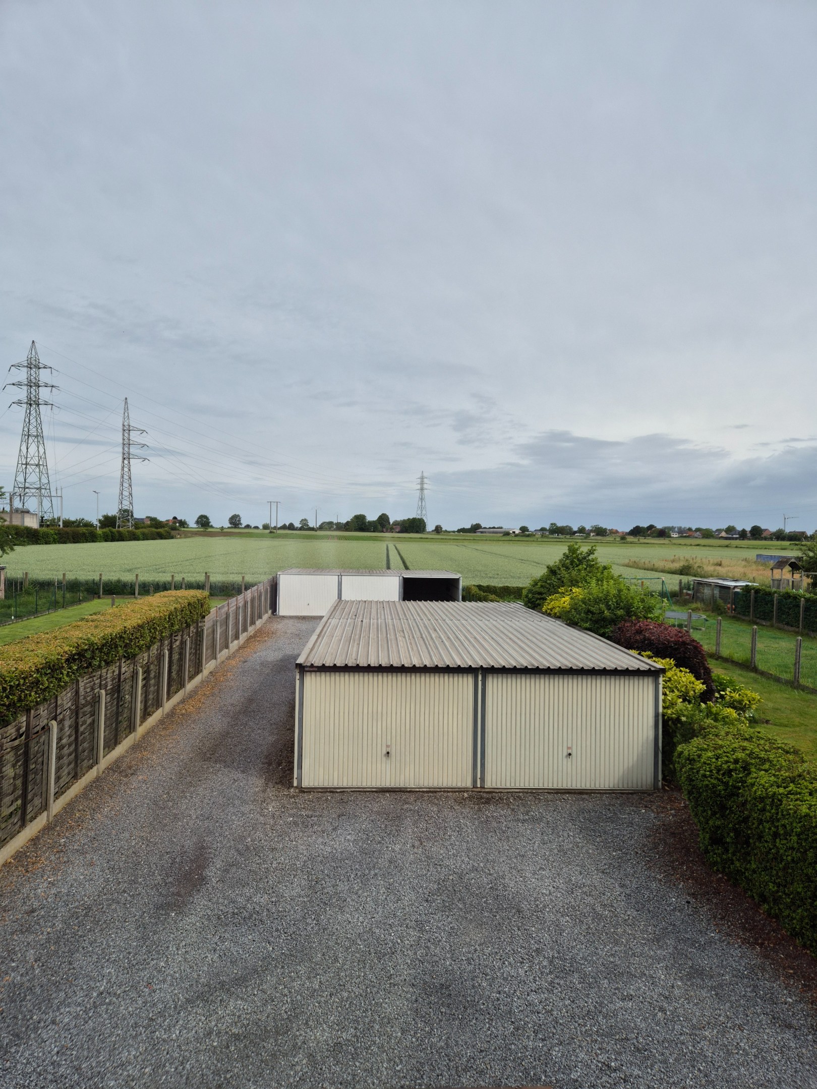 Opbrengsteigendom met 3 appartementen en 7 garages 