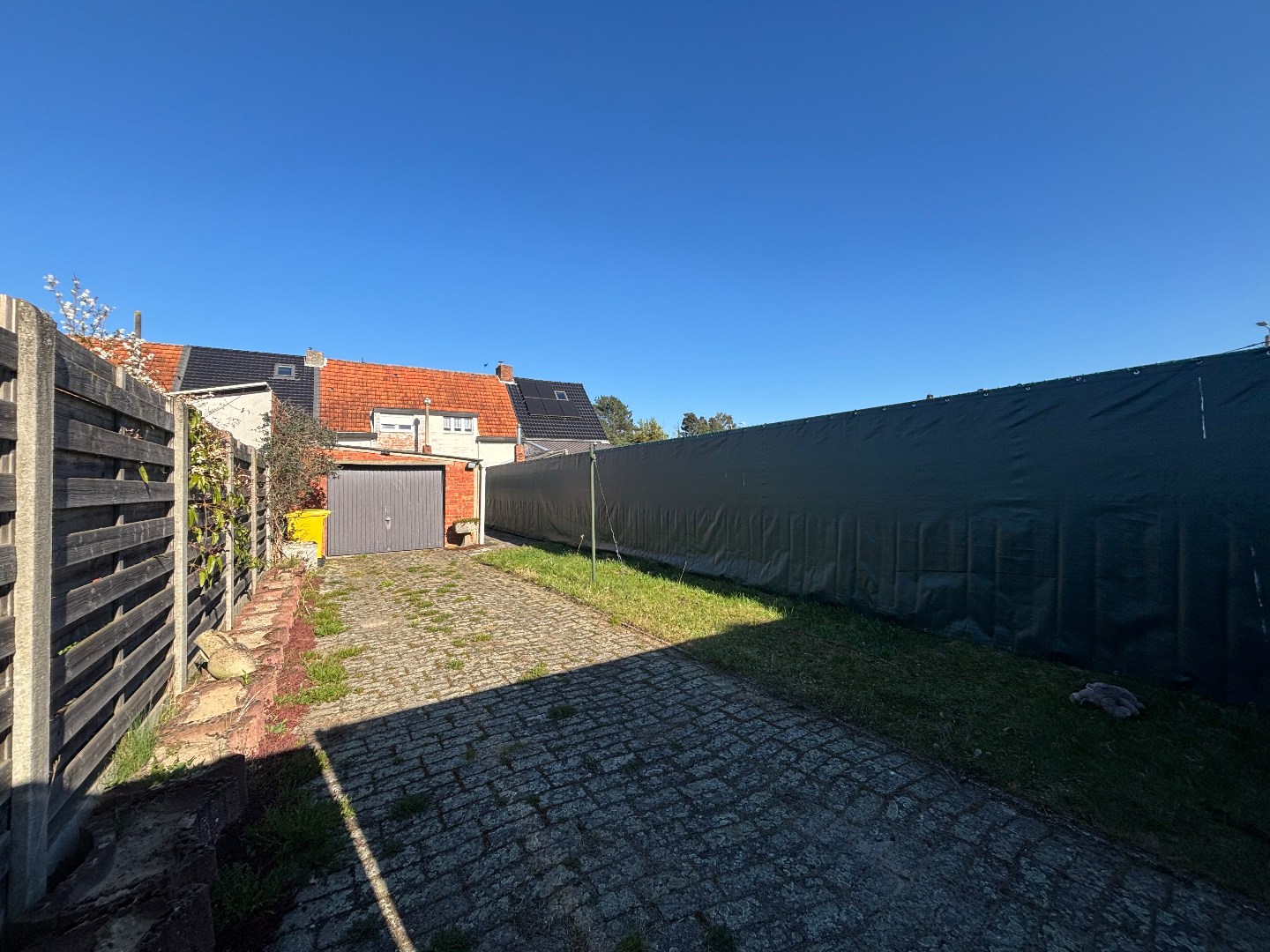 Te renoveren woning met 2 ruime slaapkamers in Mol 