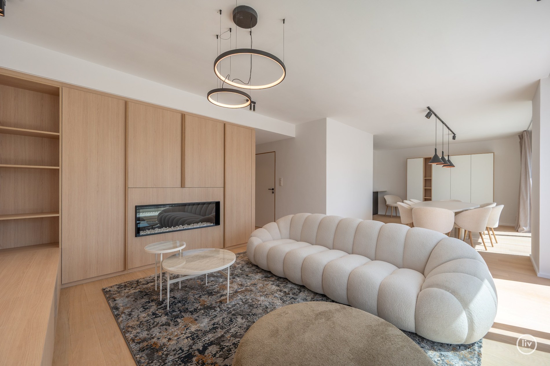 Lichtrijke penthouse met open zicht op toplocatie nabij Dumortierlaan. 