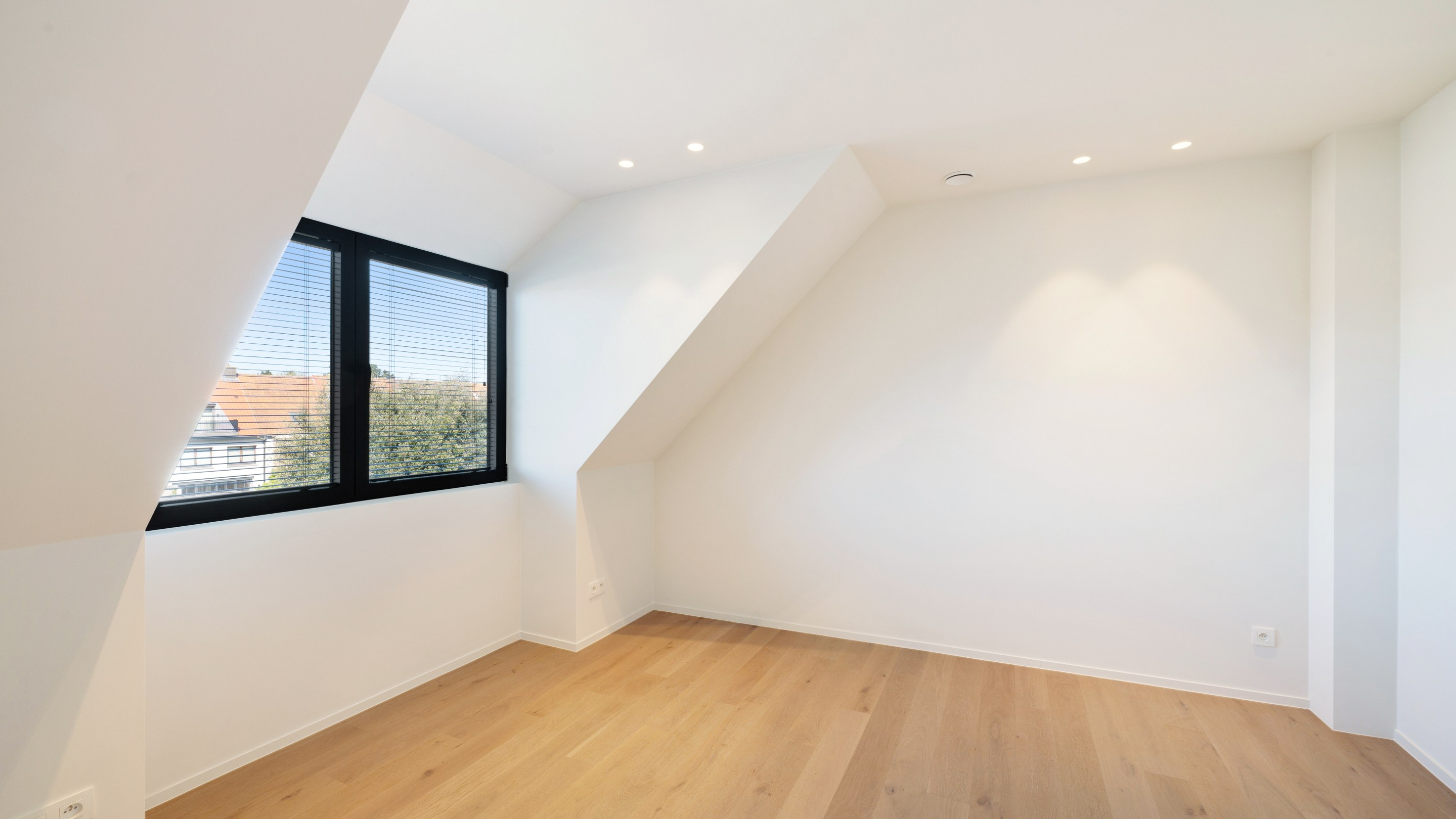 Prachtig afgewerkte nieuwbouwwoning met 4 slaapkamers gelegen in het oude Knokke. 