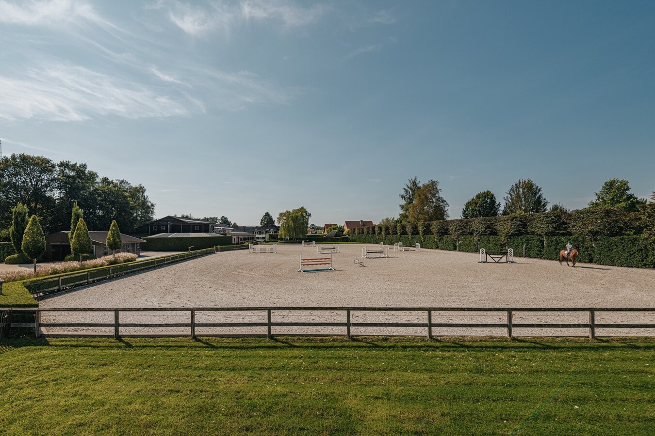 Exclusive equestrian accommodation on approx. 2,5 ha/6,18 acres in Geel (Antwerp region) 