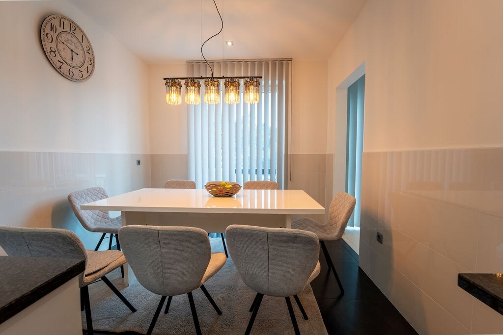 RUIM HANDELSHUIS MET WOONST TE SPALBEEK (HASSELT) 