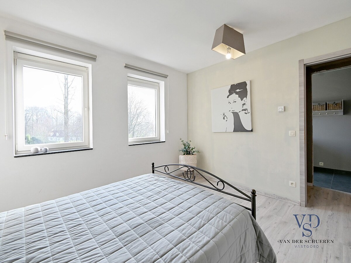 Recente pastorijwoning in hartje Dikkelvenne. 