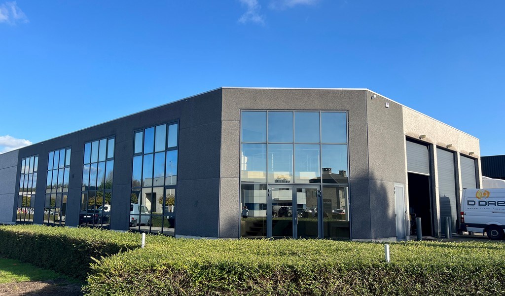 Bedrijfsgebouw te koop vlakbij E17 in Lokeren