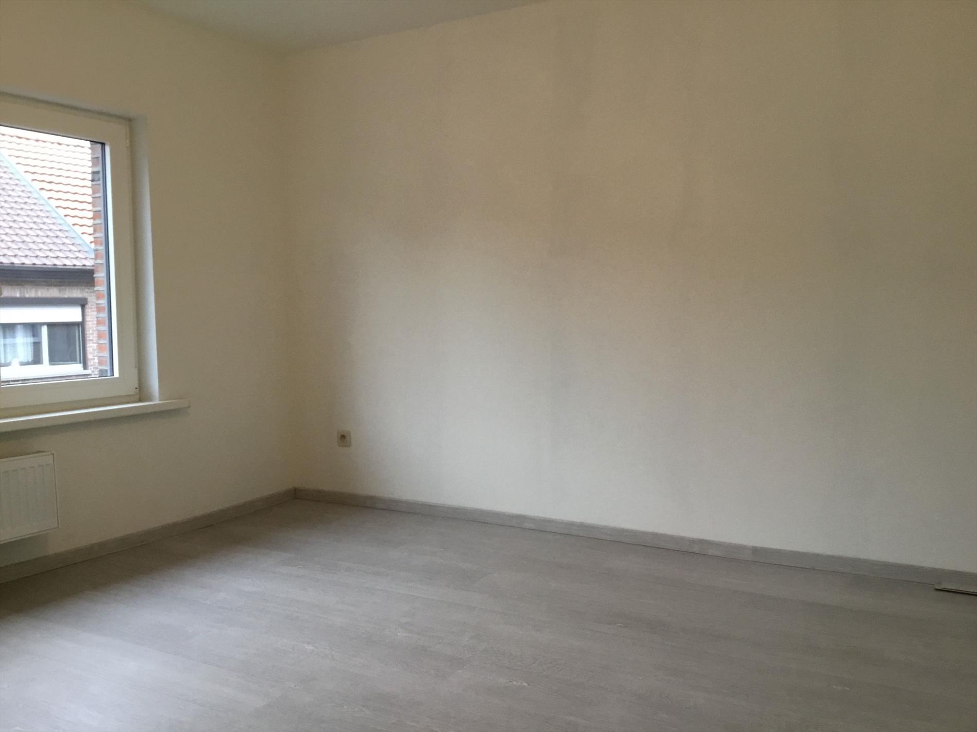 Instapklare eengezinswoning met aangelegde tuin in centrum Temse 