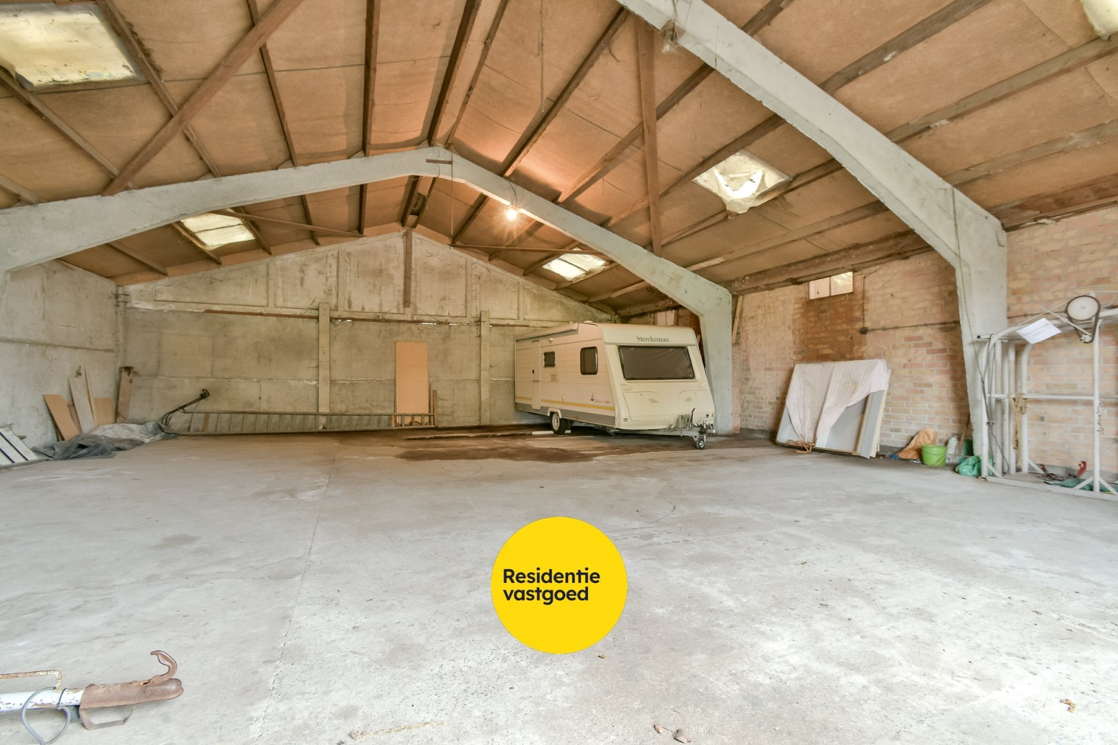 Statige woning met ruime loodsen in Kortemark! 