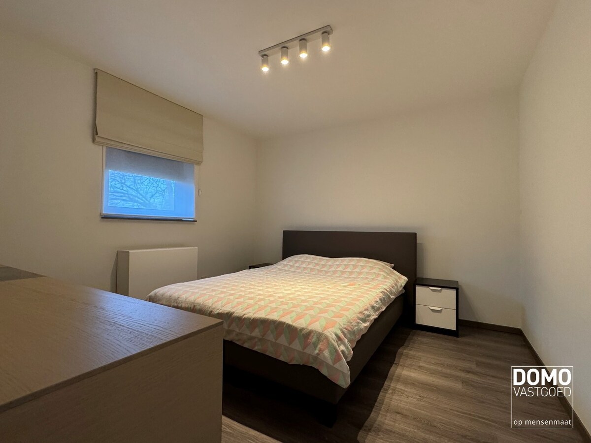 Ruim gemeubeld 2-slaapkamer appartement met terras in Kermt 