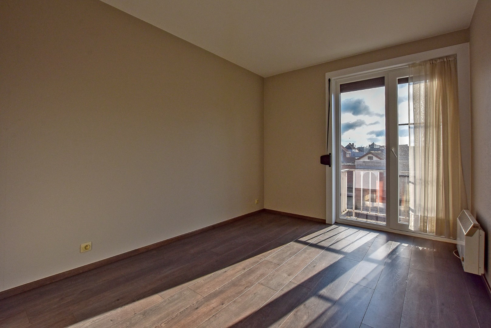 Ruim lichtrijk 2-slaapkamerappartement te huur gelegen op de Visserskaai te Nieuwpoort Stad. 