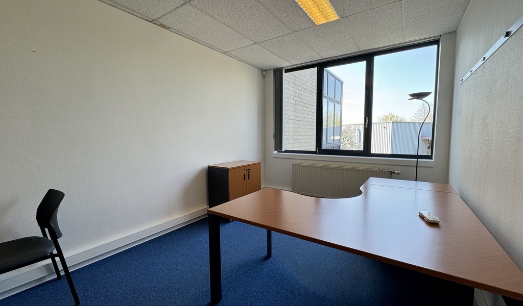 Bedrijfsunit te huur vlakbij oprit A12 te Aartselaar