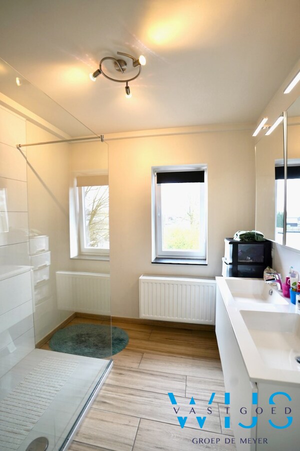 Instapklaar &amp; gezellig appartement met zonneterras te ERTVELDE ! 