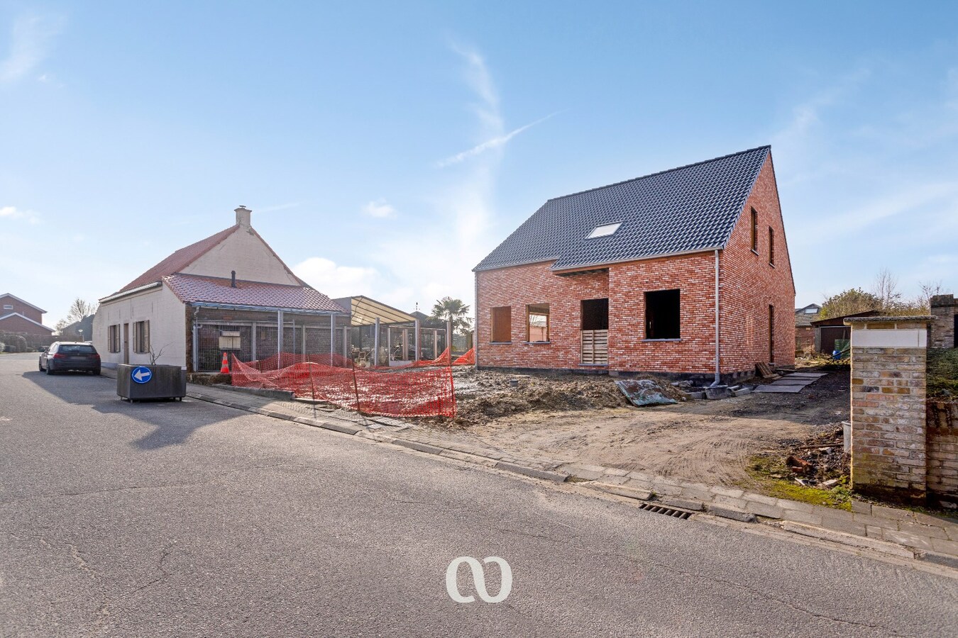 Zeer ruime ruwbouw woning op uitstekende locatie 