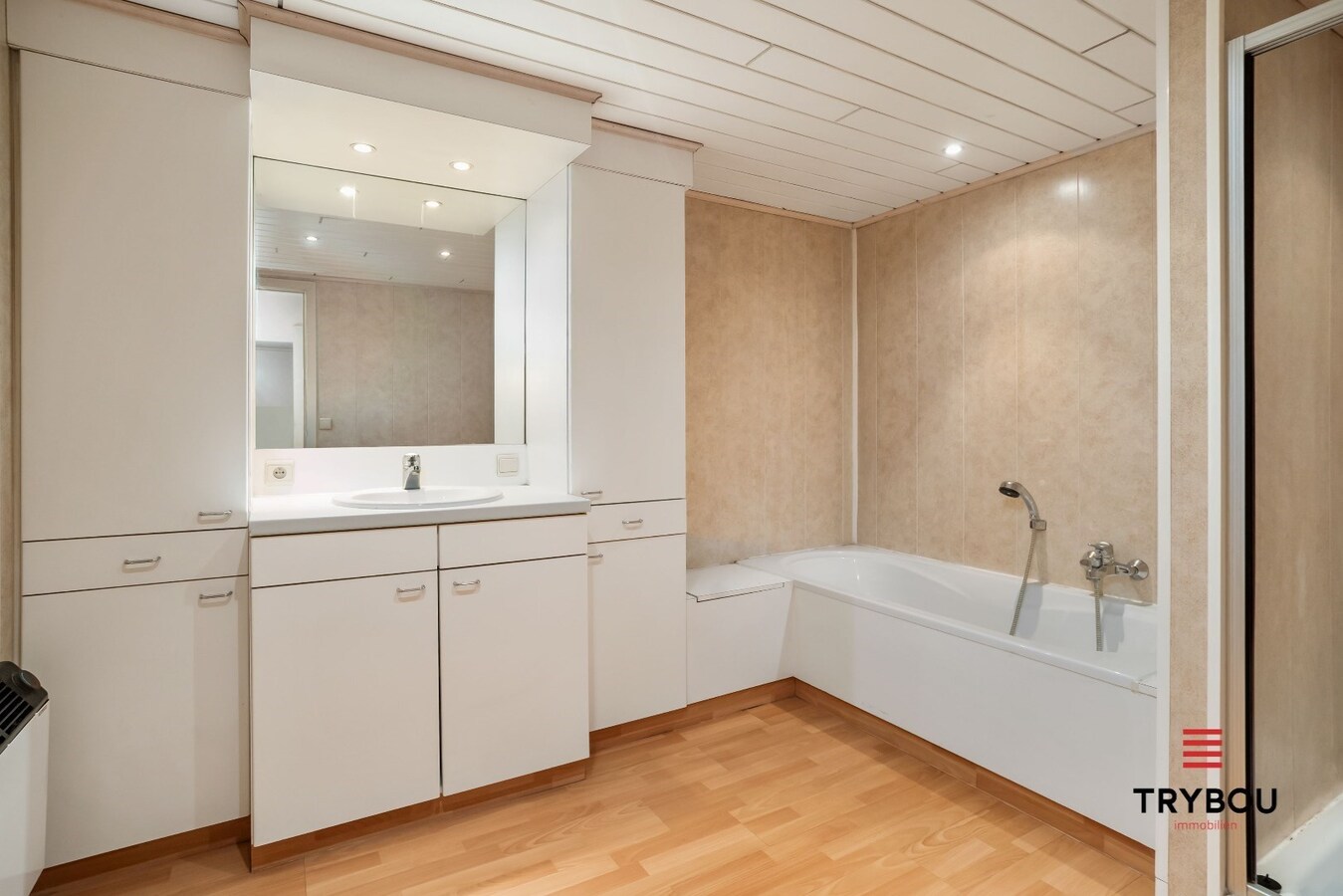 Zongerichte, te renoveren woning op ruim perceel van 618m² 