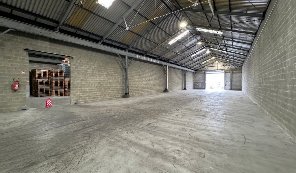 Magazijn te huur aan Houtdok in haven Antwerpen