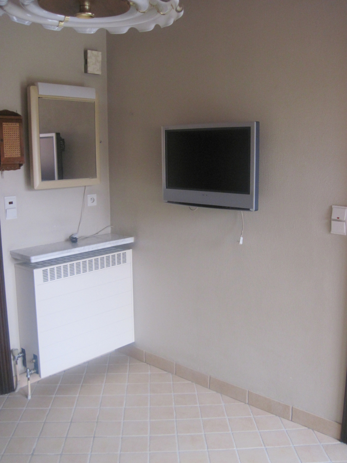 Bijzonder degelijke en ruime Half Open Bebouwing. 