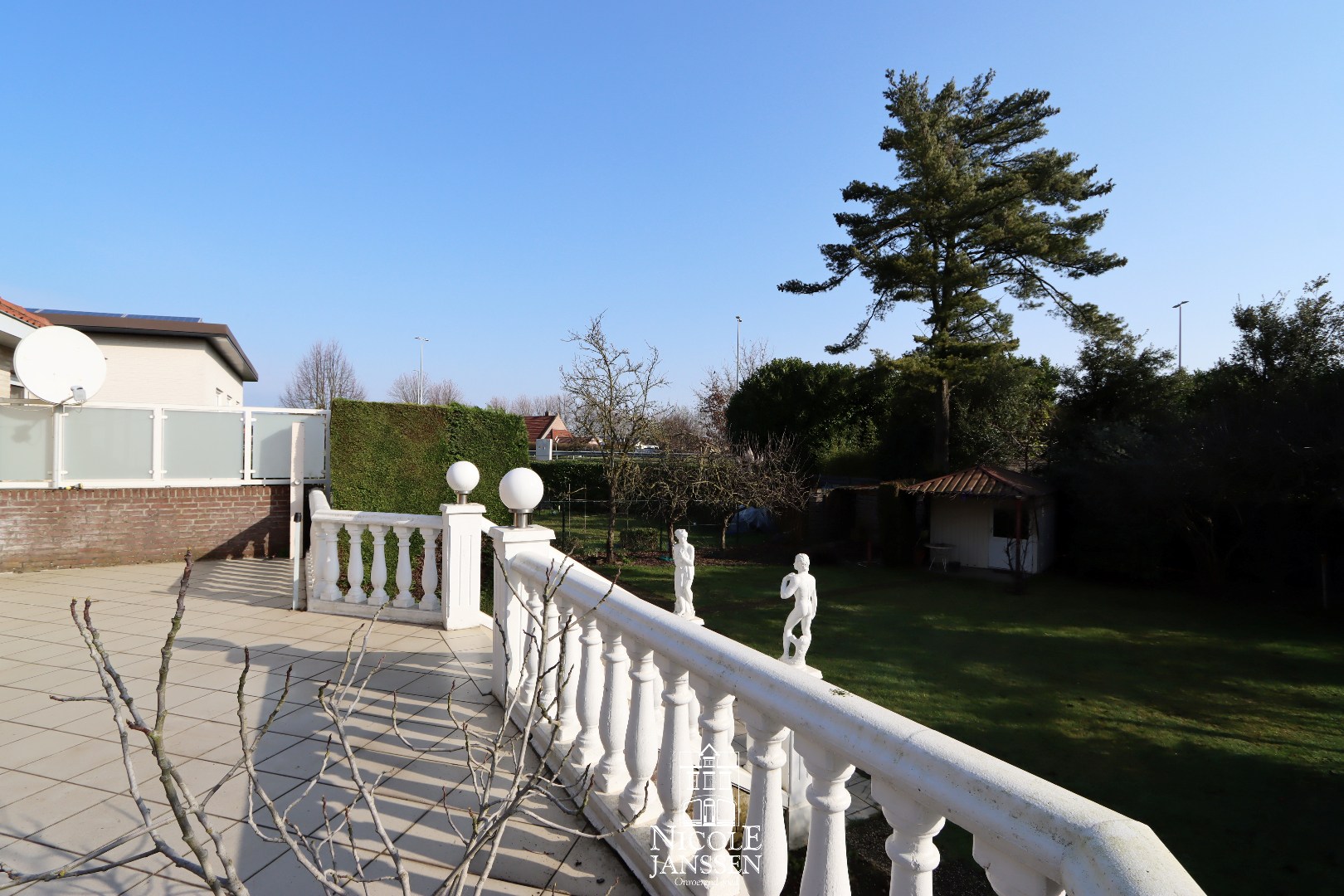 Deels overdekt terras