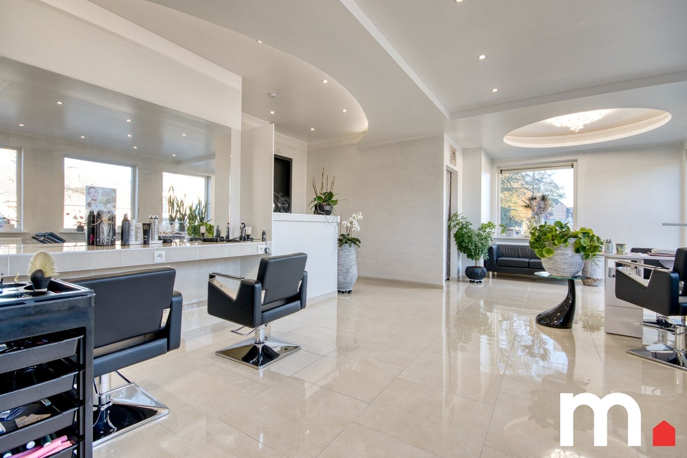 Gerenoveerd centraal gelegen woonst met praktijkruimte te Moorsele ! 