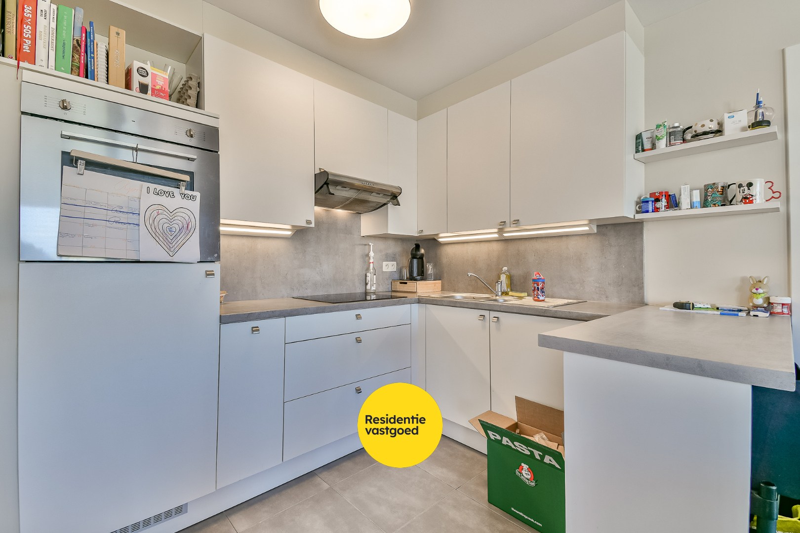 Instapklaar en lichtrijk 2-slaapkamerappartement in Bredene 