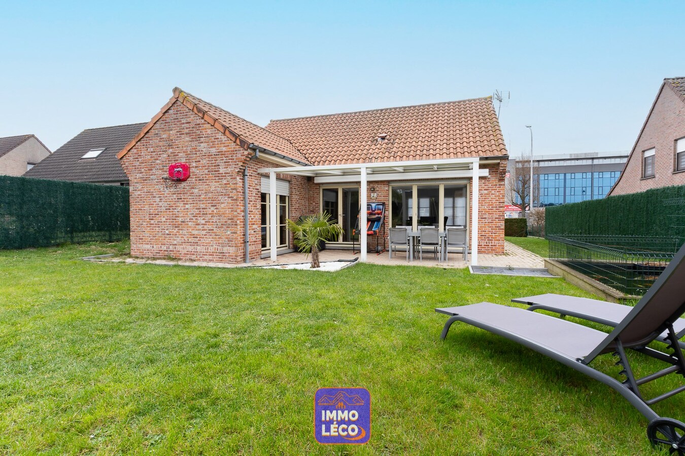 Villa "Semi Plain-Pied" avec jardin, 2 garages et parking privatif 