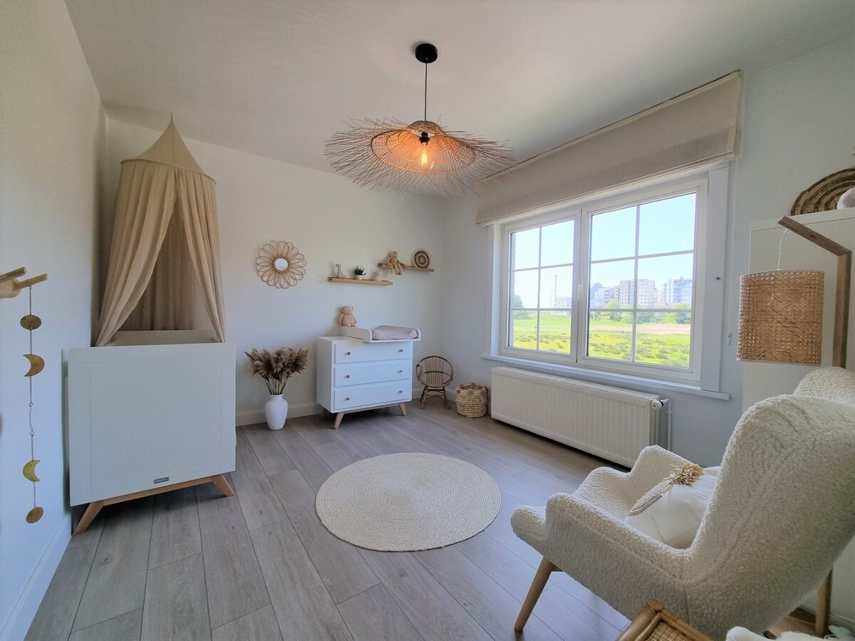 Magnifiek gelegen gezinswoning met garage &amp; oprit te Heist 