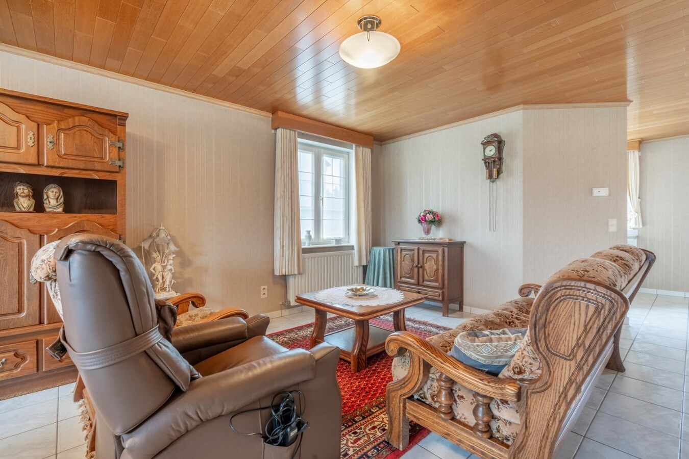 Vrijstaande, gelijkvloerse gezinswoning gelegen op een perceel van 6a18ca op een rustige locatie nabij het centrum van Neeroeteren! 