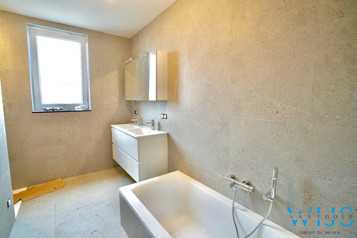 Moderne nieuwbouwwoning met 3 slaapkamers in rustige woonwijk te Oosteeklo 