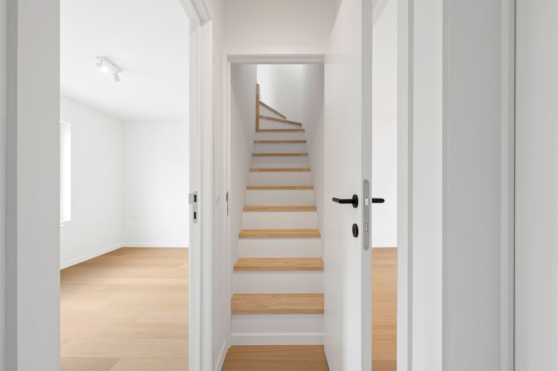 Belle maison rénovée avec 3 chambres à Heist, proche du centre et de la plage. 