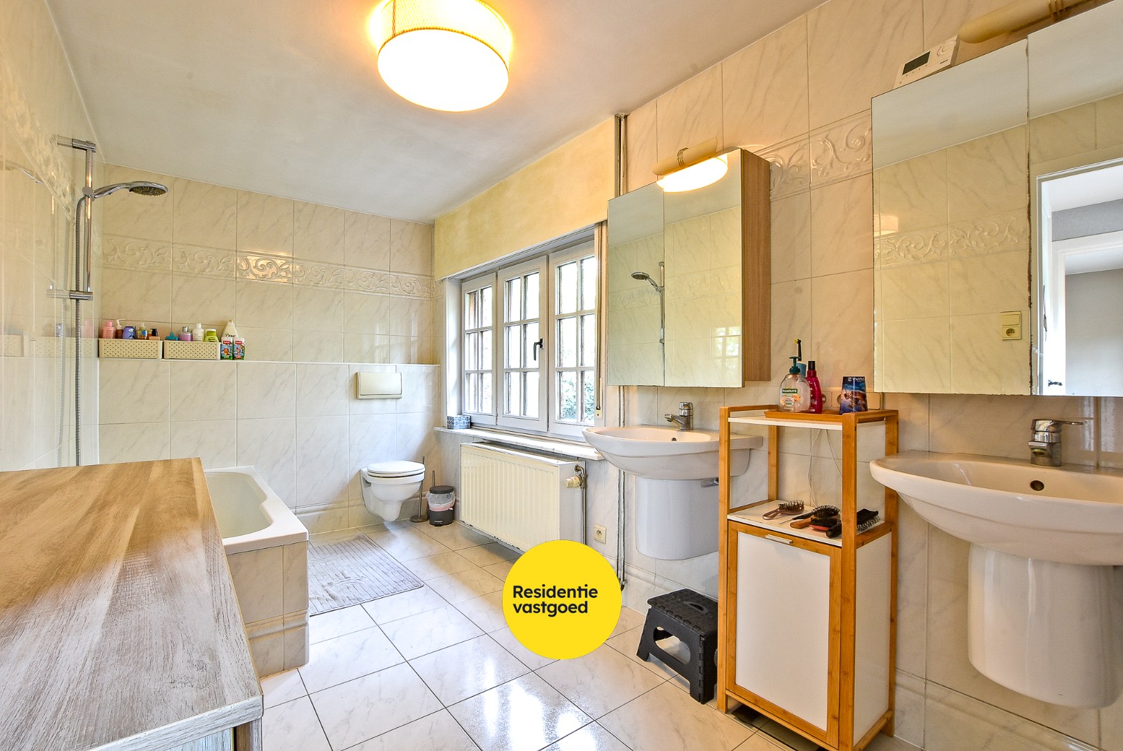 Instapklare alleenstaande woning met 4/5 slaapkamer op 2.084m² te Diksmuide! 