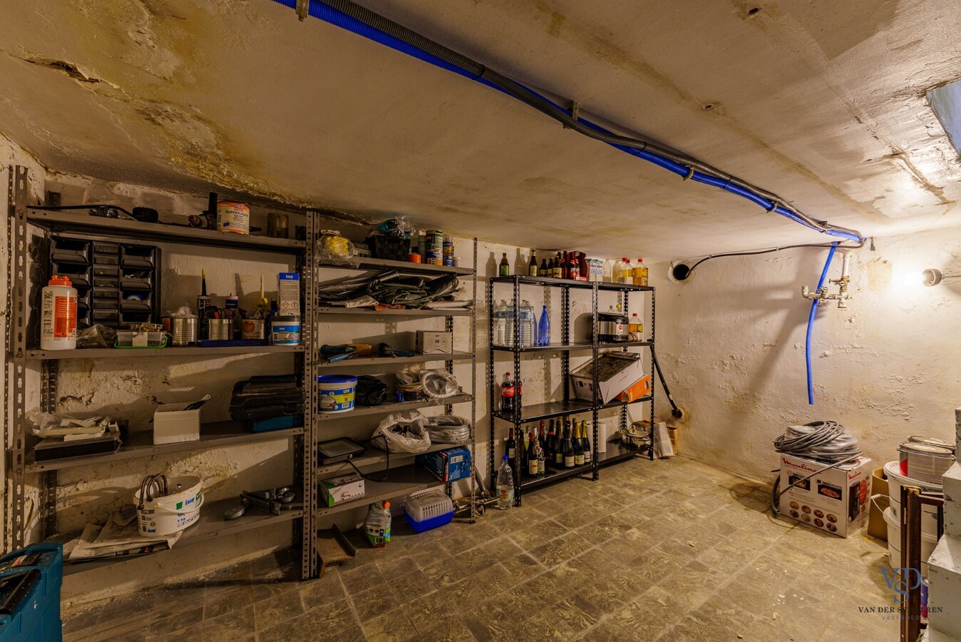 Ruime, deels gerenoveerde Half Open Bebouwing 