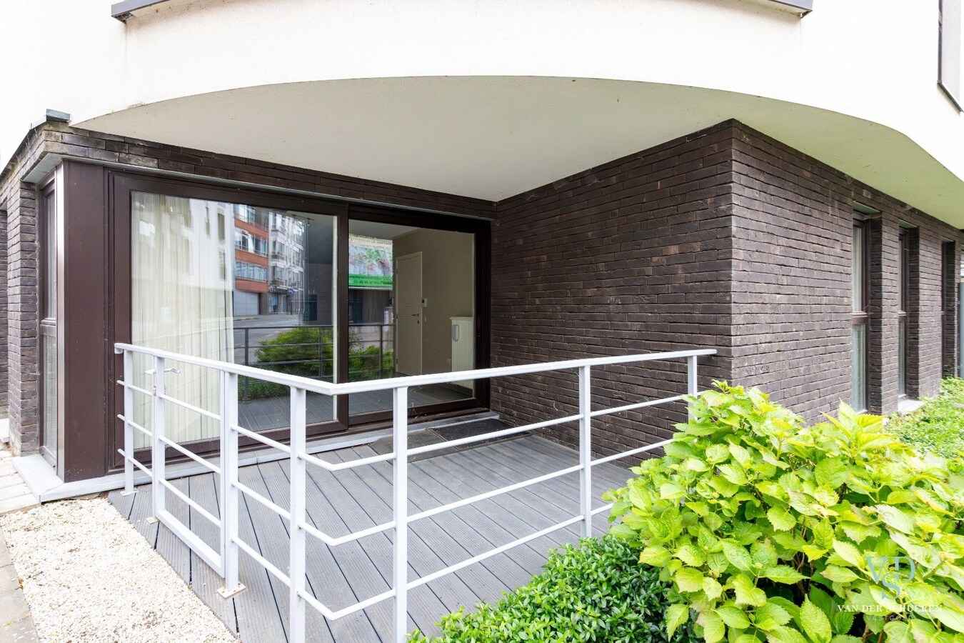 Ruime,  recente assistentie-flat. 