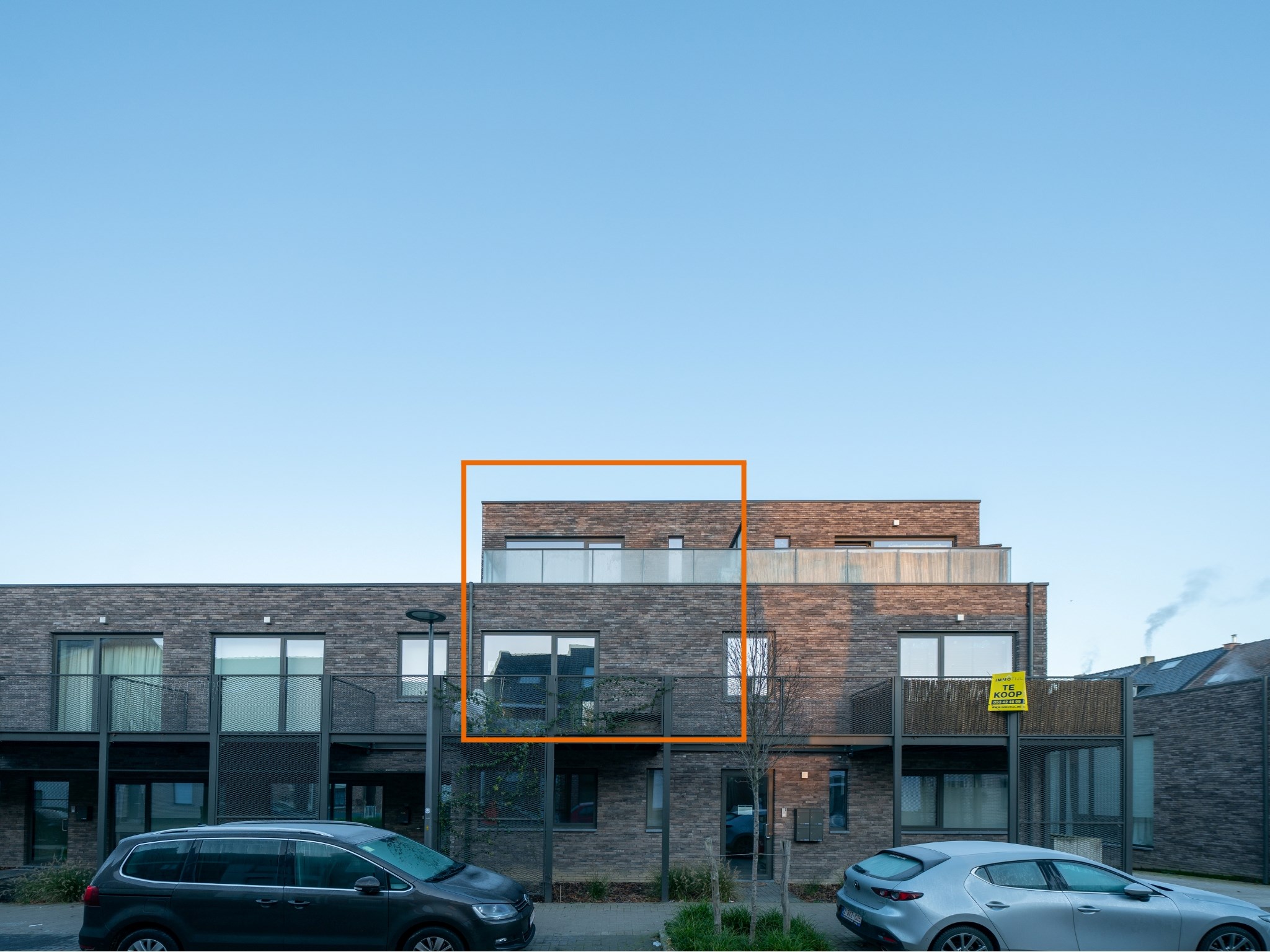 Nieuwbouwappartement met 3 terrassen, staanplaats en kelder 