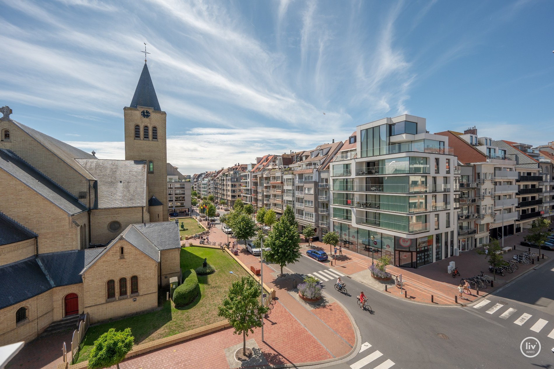 Lichtrijke penthouse met open zicht op toplocatie nabij Dumortierlaan. 