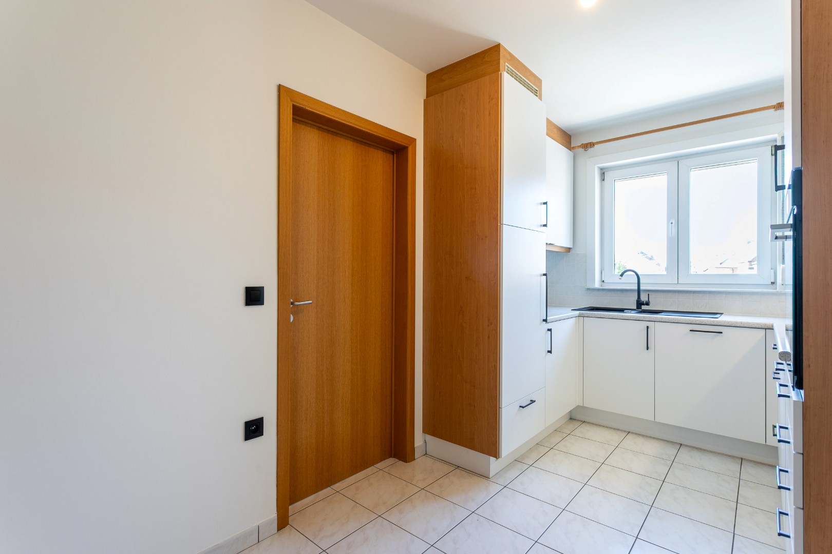 Instapklaar 2 slpk appartement met garage te Halle 
