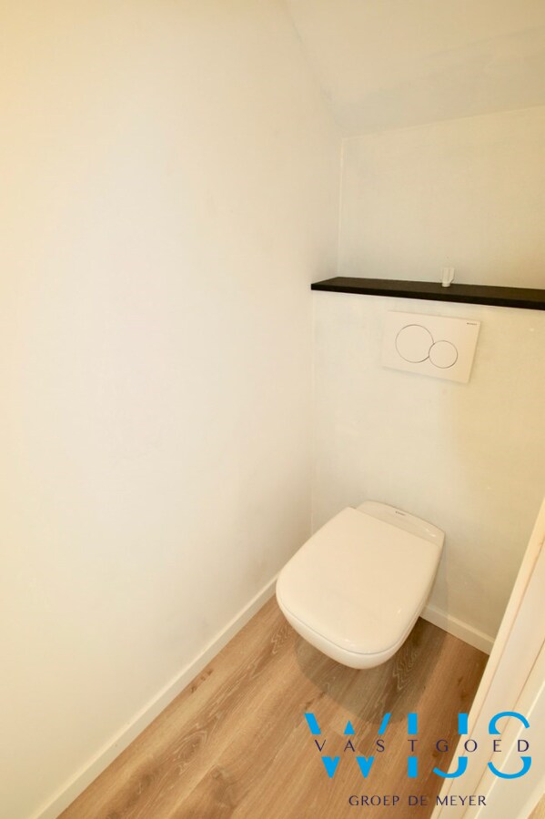 Volledig gerenoveerd woonhuis op 750m² in hartje Ertvelde ! 