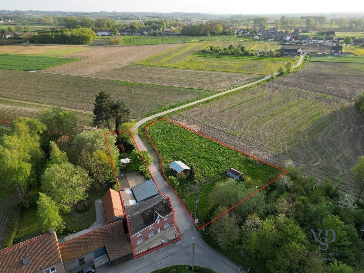 Woning met belendend perceel weiland 