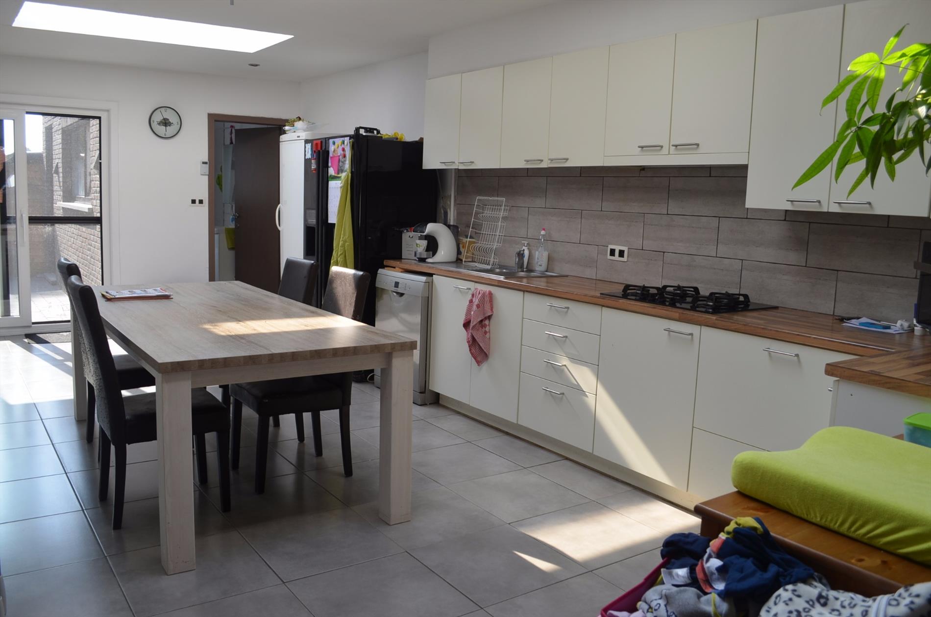 Gerenoveerde gezinswoning met 4 slpks en tuin te centrum Eeklo 