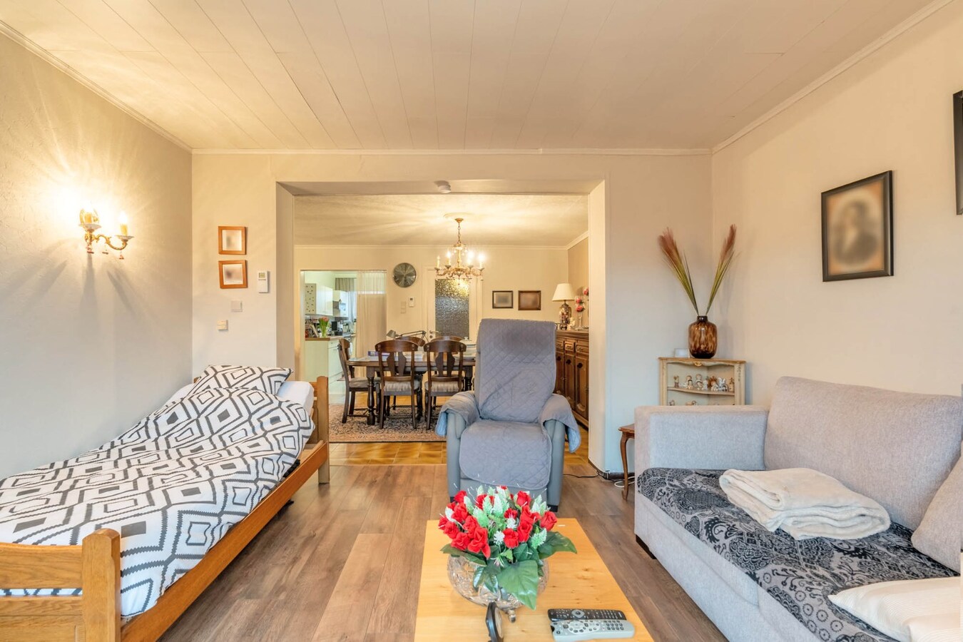 Ruime woning met 4 slaapkamers. 