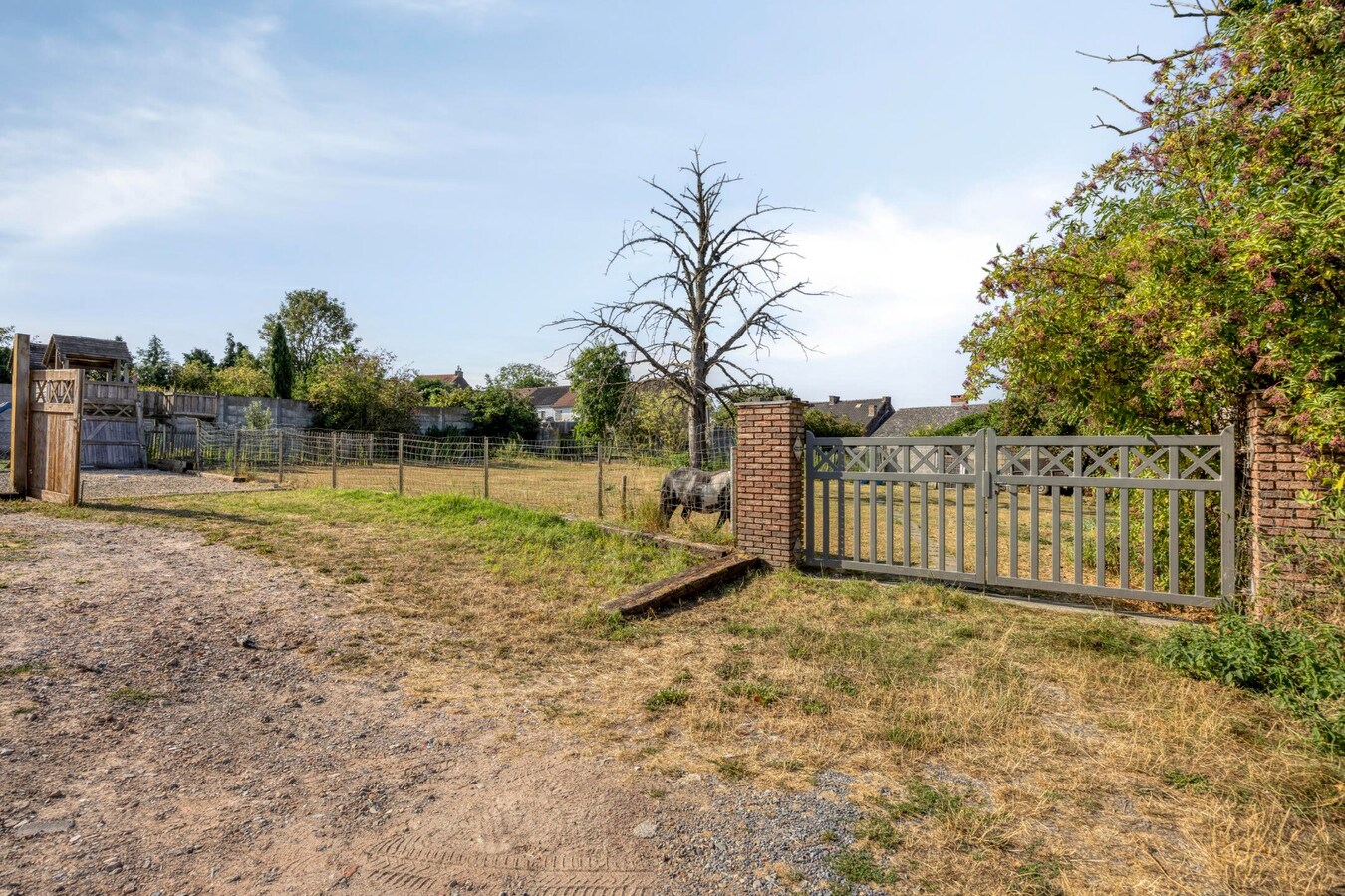 Prachtige pastoriewoning met 4 slaapkamers in Neerheylissem 