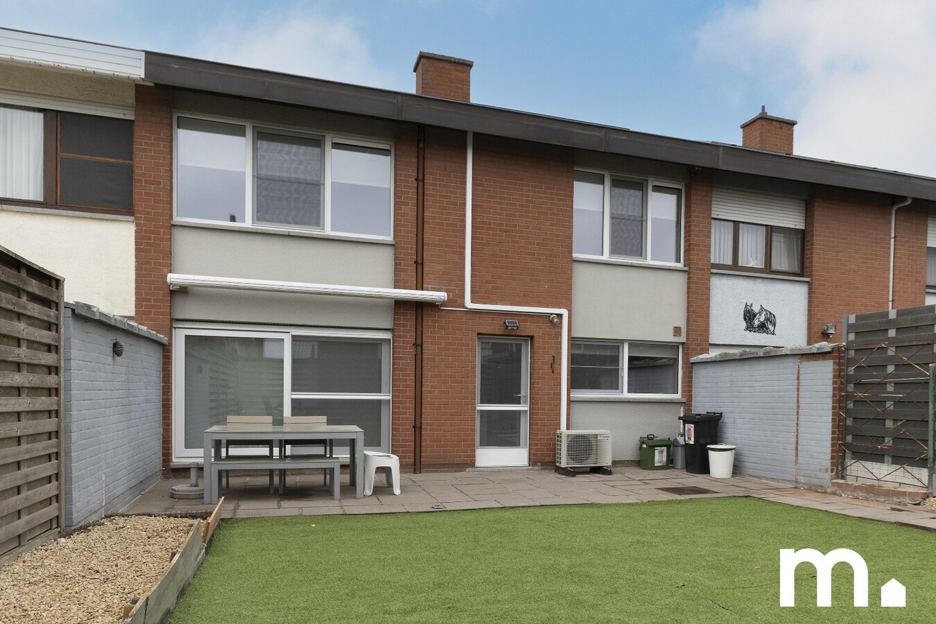 Instapklare gezinswoning met 4 ruime slaapkamers en aangelegde tuin 