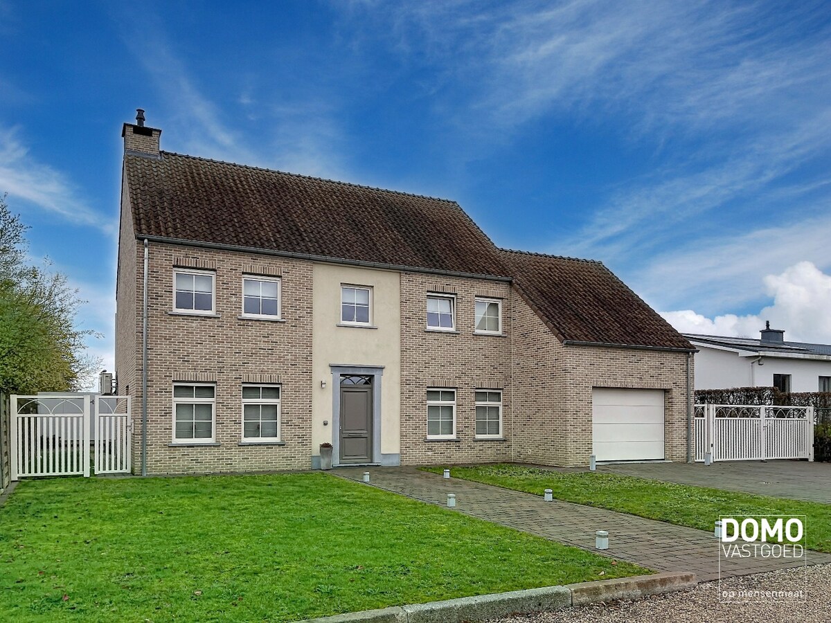 Ruime villa met paardenaccommodatie en wedstrijdstal gelegen te Herk-de-Stad - EPC-label: B - Bewoonbare vloeroppervlakte: 296m² 