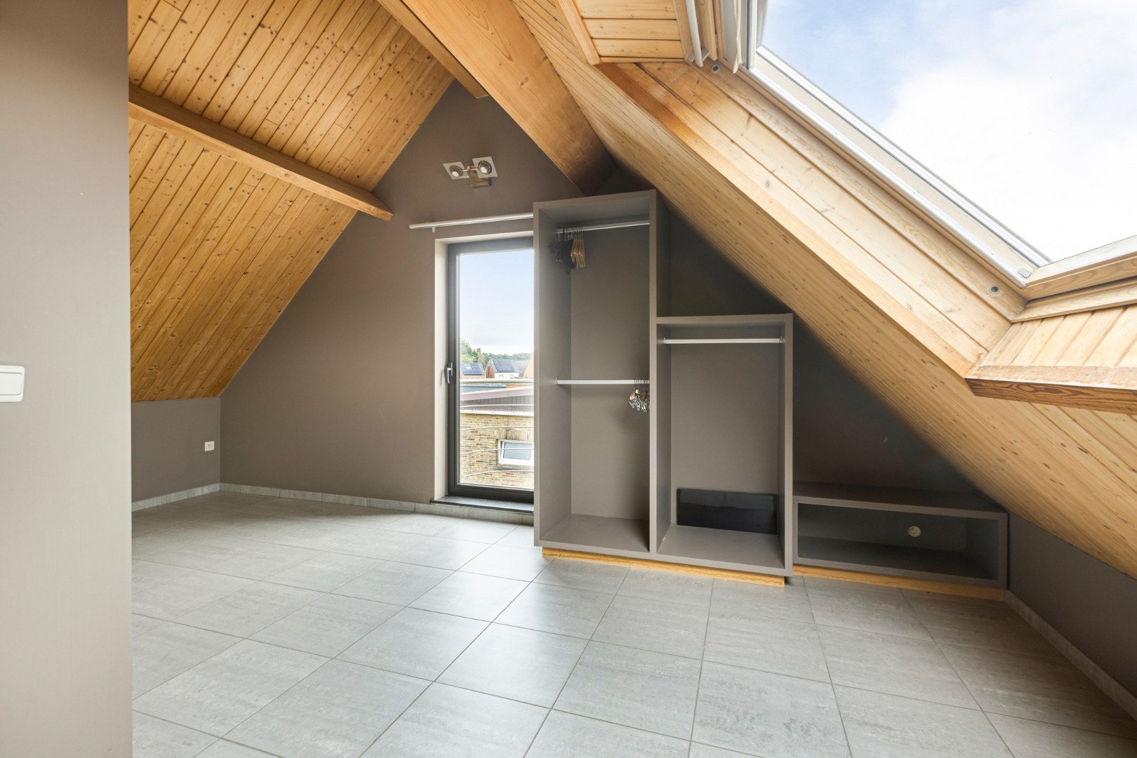 Instapklaar duplexappartement met 1 slpk. nabij centrum Leopoldsburg 