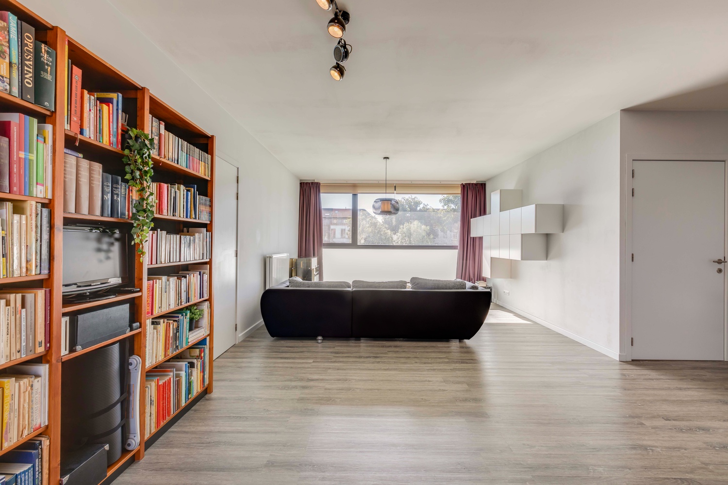 Bel-etage appartement aan het water met mooie tuin! 