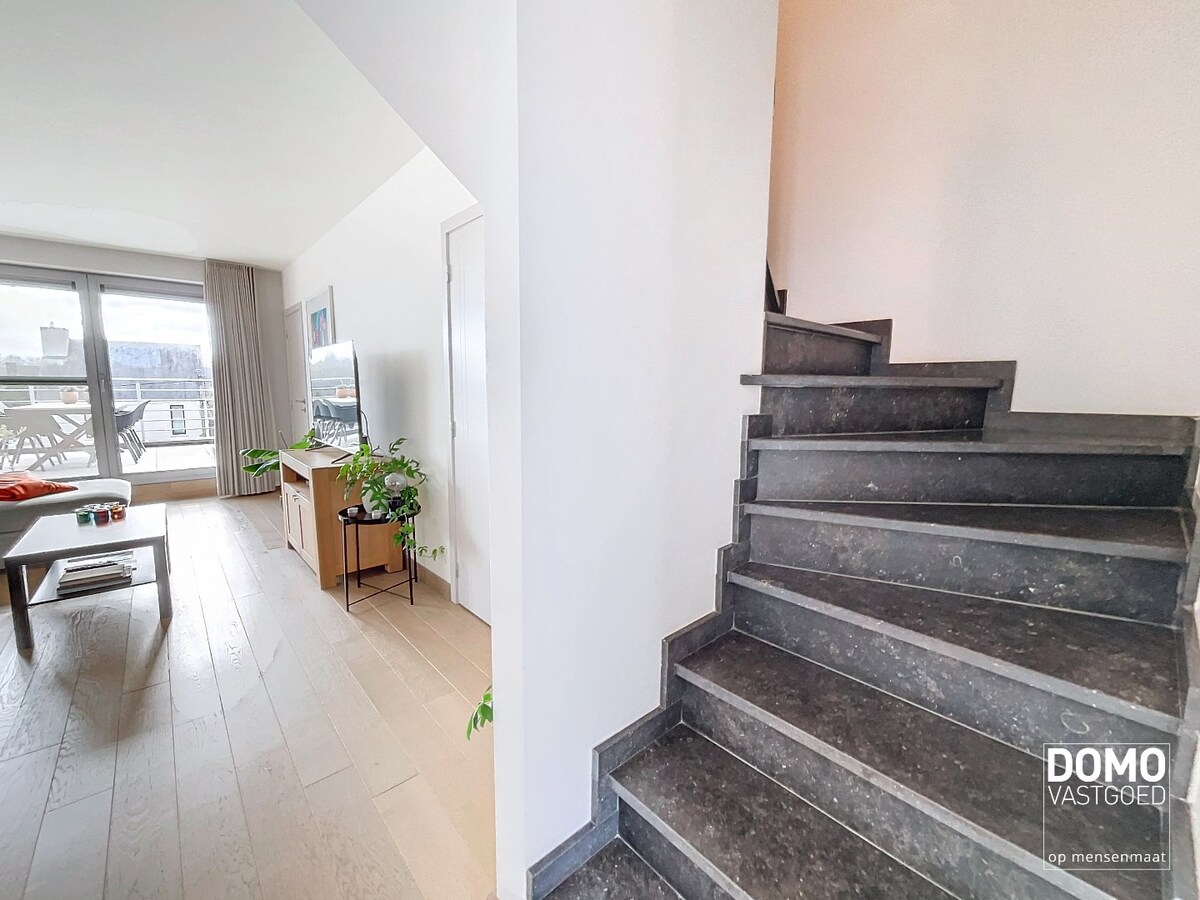 Knap en ruim appartement in het centrum van Kermt, inclusief een buitengewoon terras. 